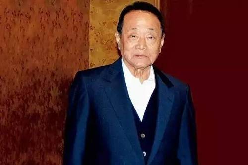 40岁成为“亚洲糖王”，如今90岁还奋斗在一线，他说做生意90%是靠自己勤奋和智慧。